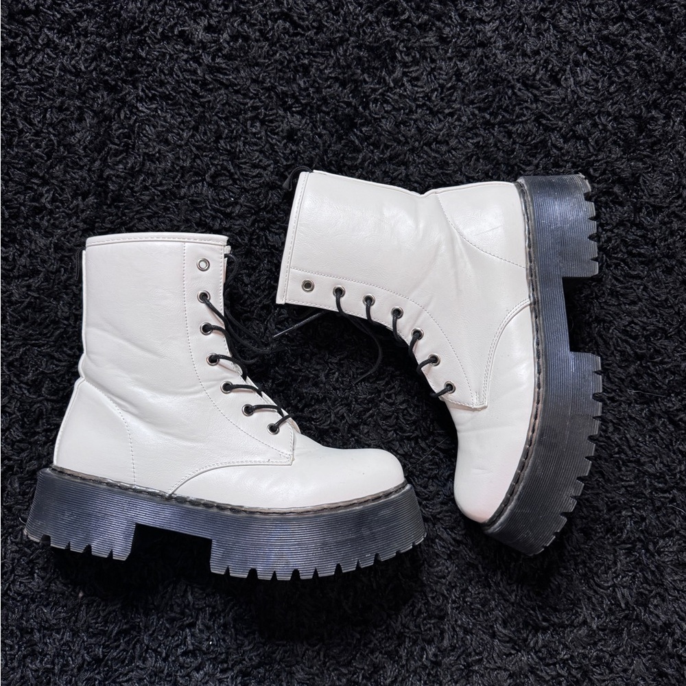 STACKED WHITE BOOT DR.MARTEN INSPIRED
